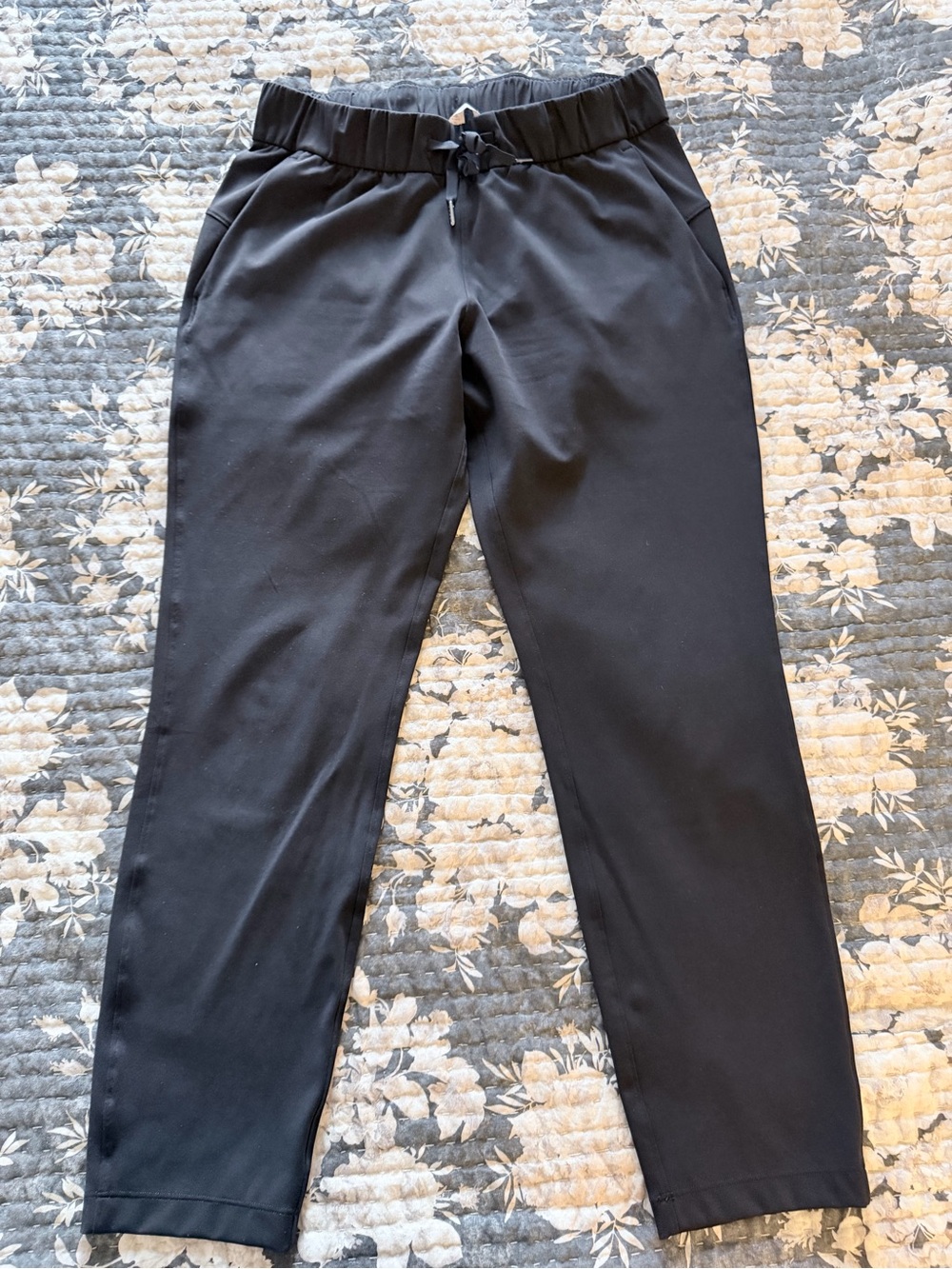 lululemon athletica Women’s Black Drawstring Joggers